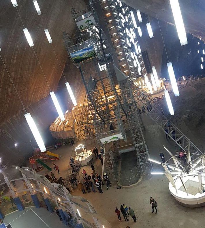 UPDATE: Turişti blocaţi în roata din salina Turda, imagini de la operaţiunea de salvare (FOTO+VIDEO)