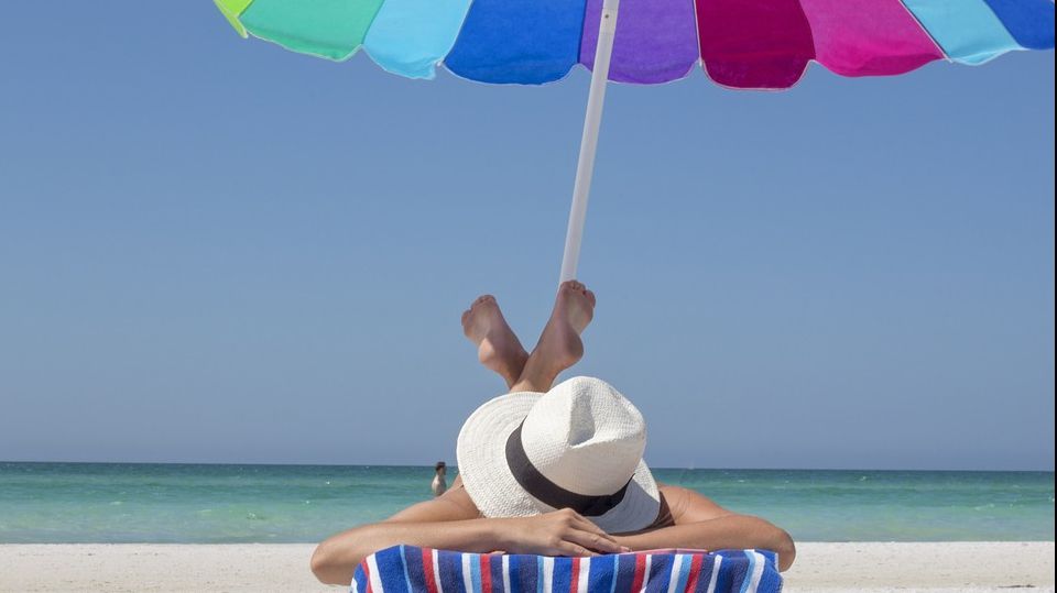 Cum ar trebui, de fapt, să aplicăm crema de protecție solară. Nimeni nu face asta corect