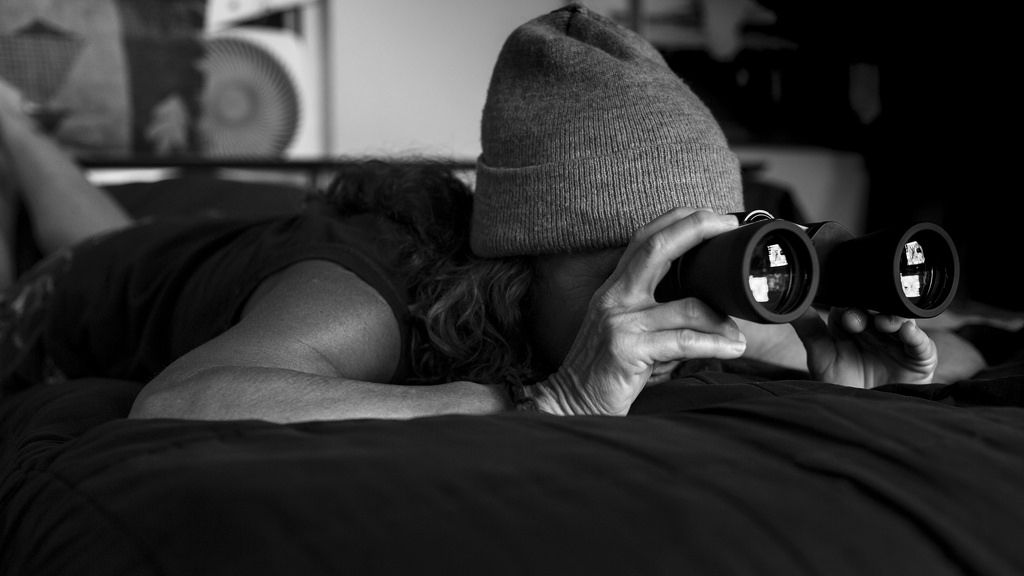 Voyeurismul, boală sau pasiune dusă la extrem?