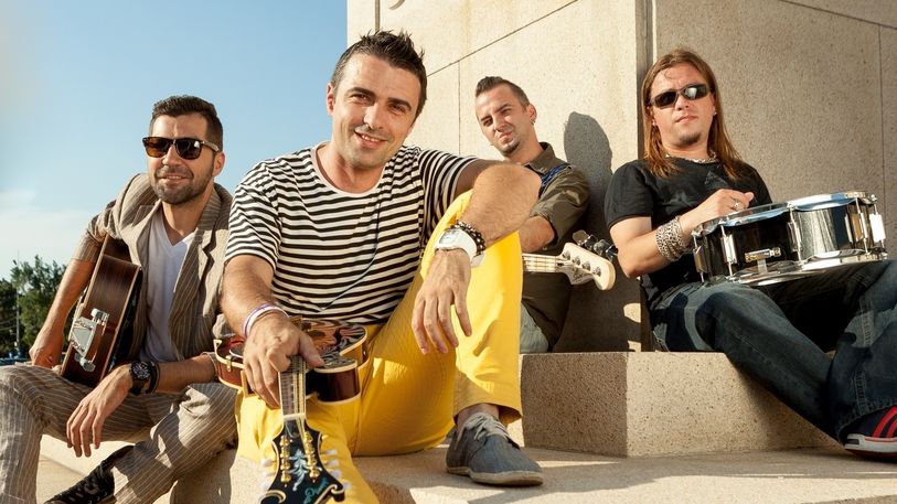 Liderul unei cunoscute trupe: "Am ajuns în birourile PNL şi PSD să negociem pentru o melodie"