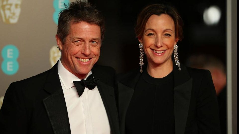 Hugh Grant se însoară în cele din urmă. Cum arată logodnica suedeză 