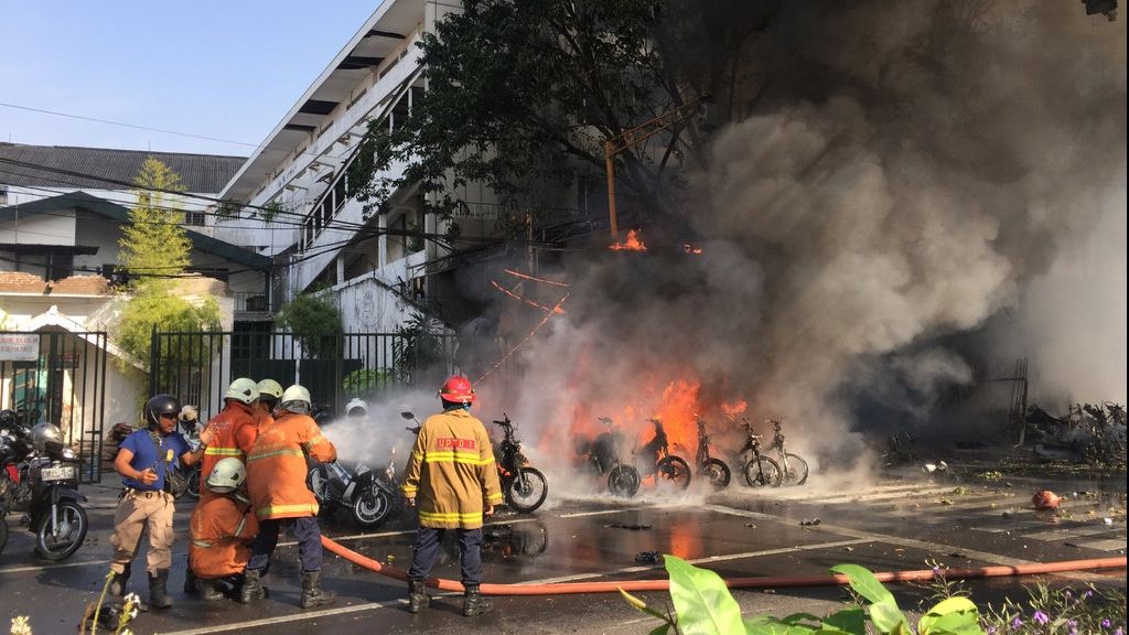 Atac cu bombă, în această dimineaţă, la un sediu de poliţie  