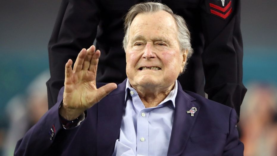 George H.W. Bush a fost externat după aproape două săptămâni de spitalizare