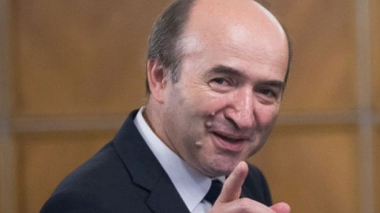 "Mai mulți infractori pe străzi, zero reformă". Angajaţii din penitenciare îi cer DEMISIA lui Toader