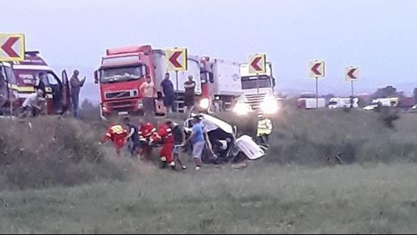 Accident grav la ieşirea din Alba Iulia. Autoturism strivit între un camion şi o cisternă