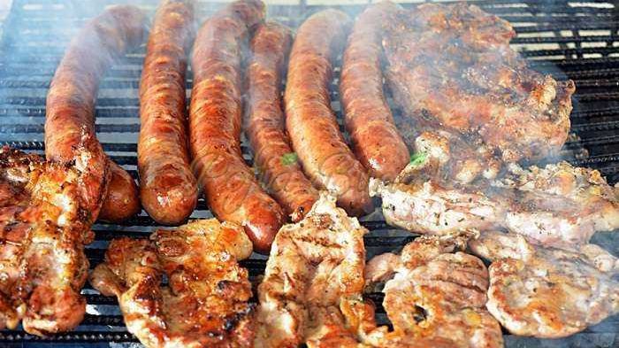 ZIUA MUNCII 2018. Ce greșeli să eviți când faci carne la grătar ca să nu formeze compuși cancerigeni