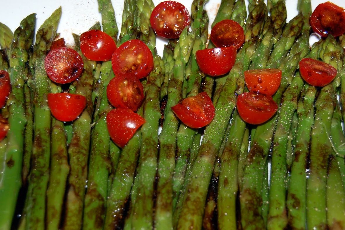 Sparanghelul. Secretul marilor bucătari. Cum îl gătesc ca să fie super gustos