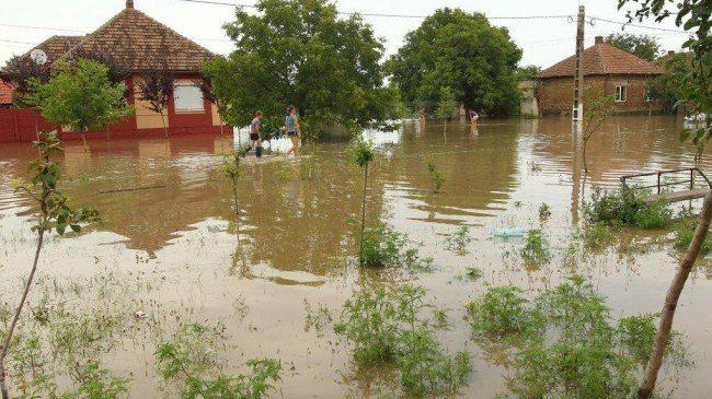 Cod galben de inundaţii pe râuri din 19 judeţe