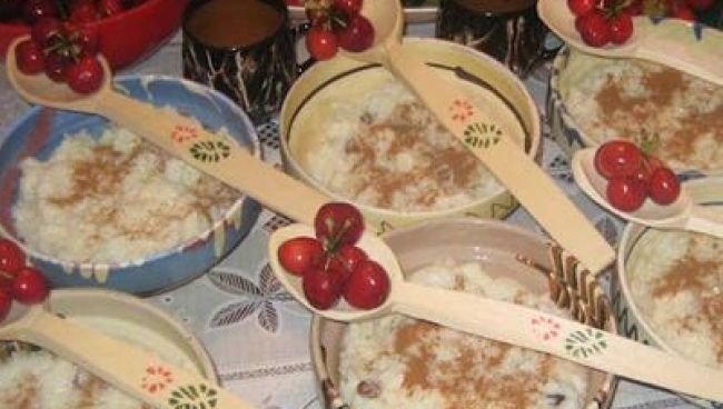 MOŞII DE VARĂ 2018. Ce NU ai voie să dai de pomană de Sâmbăta Morţilor. Multă lume nu ştie asta