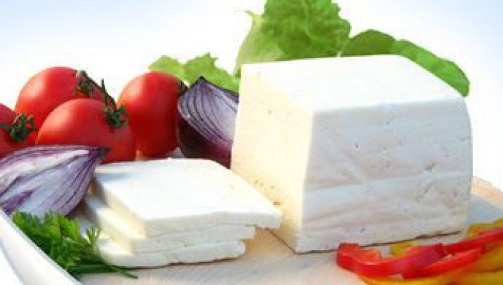 Roşii cu brânză. Nutriţioniştii spun, în sfârşit, adevărul despre această combinaţie