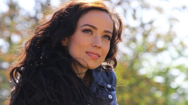 Olivia Steer nu şi-a mai vopsit părul de 5 ani. Ce miracol spune că s-ar fi întâmplat cu firele albe