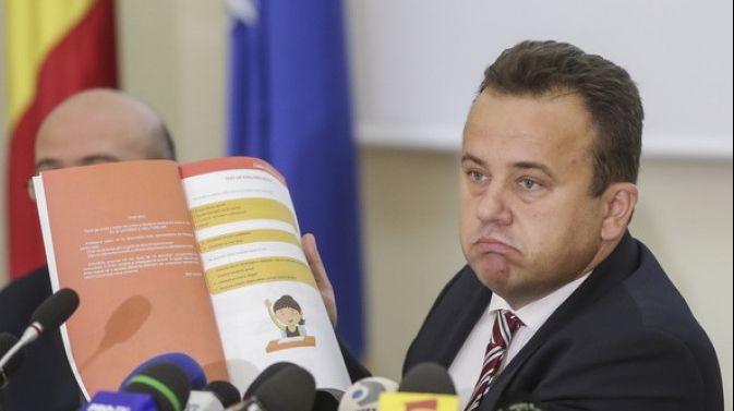 Limbaj suburban din partea fostului ministru PSD al Educaţiei, Liviu Pop (+18 ani)