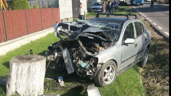 Cei doi copii loviți de maşina derapată la Măneciu, transferați în București. Unul este în comă
