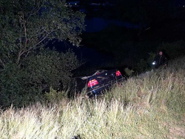 Tragedie. O mașină cu patru tineri a plonjat într-un lac de lângă Arad. Două fete au murit