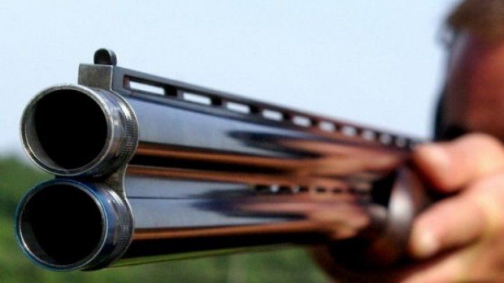 Arma cu care s-a împuşcat preotul din judeţul Arad, furată de la consulul onorific al Italiei