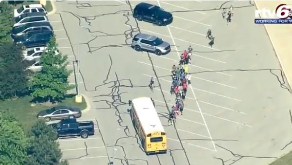 Atac armat la o școală din Indiana, SUA. Mai mulți răniți 