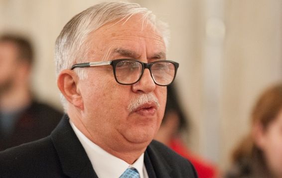 Tânăr căzut într-o groapă din Bistriţa, salvat de fostul preşedinte al CCR Augustin Zegrean