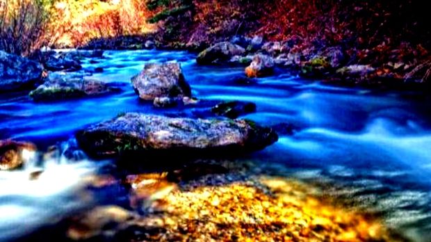 În acest loc magic din România, aurul curge pe râuri