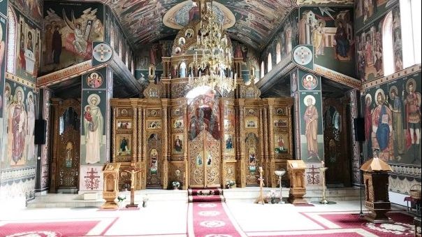 Scene de groază într-o biserică din Iași, după slujbă: un bărbat a distrus tot era în jurul său