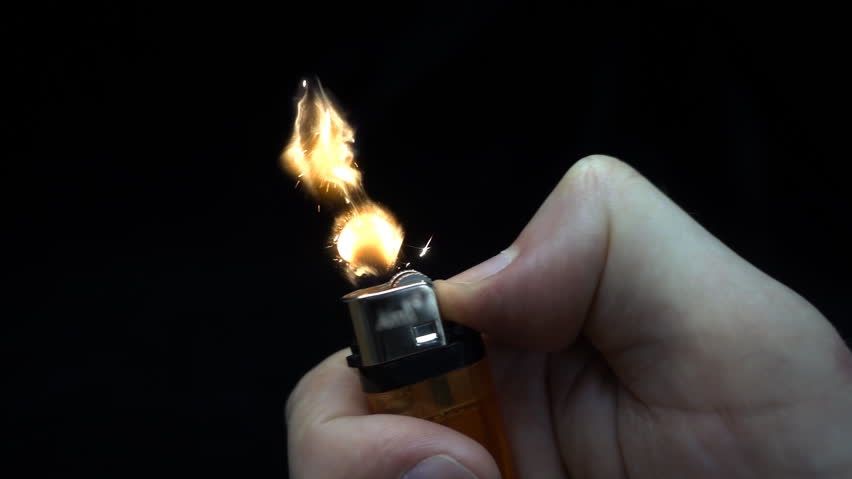 A pus o brichetă în maşina de spălat, din greşeală. După aceea, a avut un ŞOC! Nu se poate!