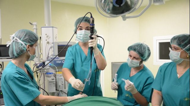 Un bărbat a trăit un an de zile cu un os de pui înfipt în plămân