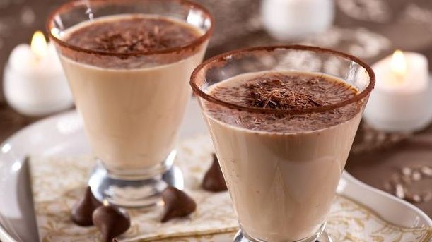 Răsfăţ la tine acasă: cum să prepari un cocktail ca un adevărat profesionist