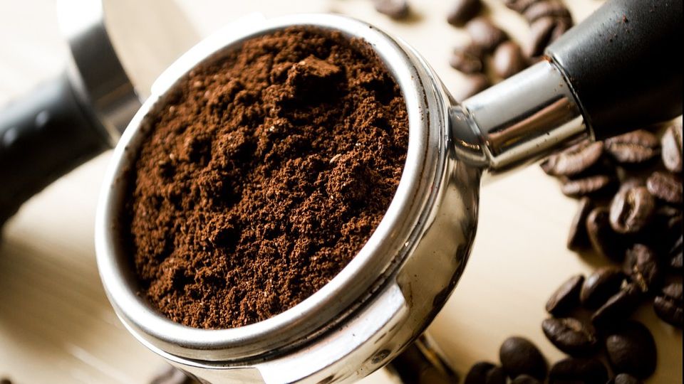 Bei mai mult de două căni cu cafea pe zi? Efectul ascuns pe care-l poți simți după câțiva ani