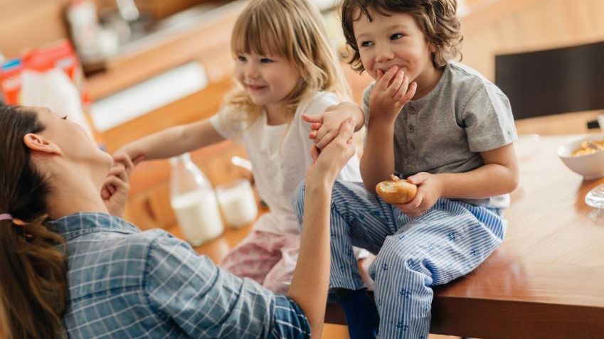 Familia monoparentală nu există pentru cinematograful Hollywood Multiplex. Ce a păţit o mamă singură