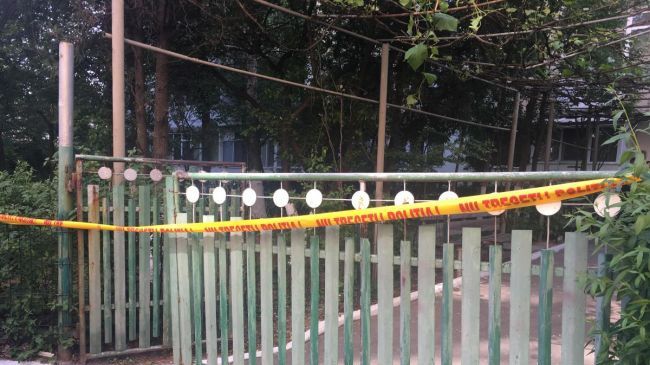 Crimă sângeroasă: un bărbat şi-a omorât concubina, apoi s-a aruncat pe fereastră