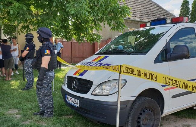 Crimă şocantă în vestul ţării. O mamă de 16 ani, ucisă cu cuţitul de "soţ" 