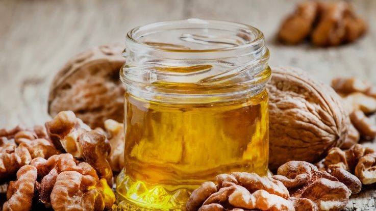 Cura de slăbire cu ulei de nucă. Reţeta care te slăbeşte peste noapte