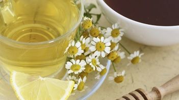 Dieta cu lămâie şi muşeţel. Regimul de slăbit rapid care te pregăteşte pentru vară