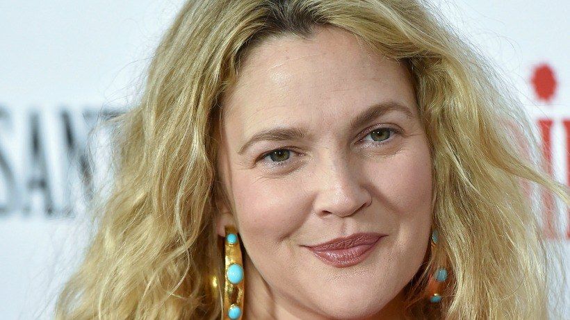 Drew Barrymore a dezvăluit remediul natural care a scăpat-o de roșeața feței