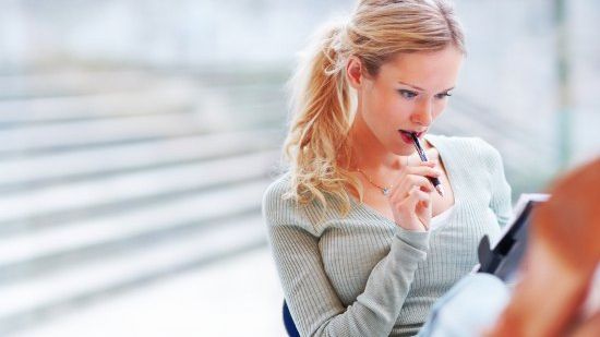 De ce femeile inteligente, cu un IQ ridicat, îşi găsesc greu iubirea