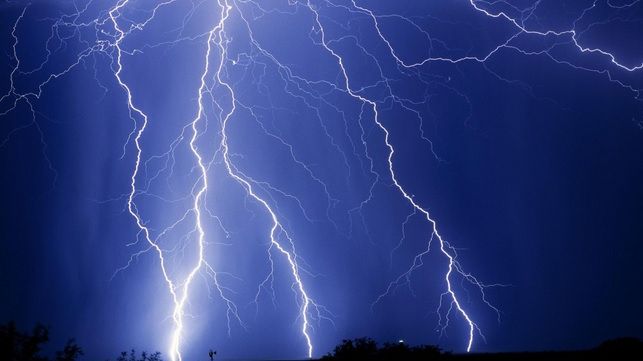 Atenţionare meteo: COD PORTOCALIU şi GALBEN de furtună în mai multe judeţe