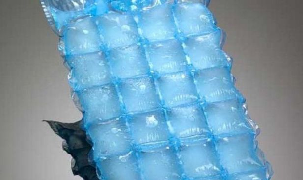 Surprinzător: ce păţeşti dacă îţi pui un cub de gheaţă pe ceafă. Efectele sunt imediate!