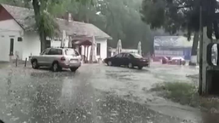 Grindină cât oul de porumbel, în judeţul Timiş