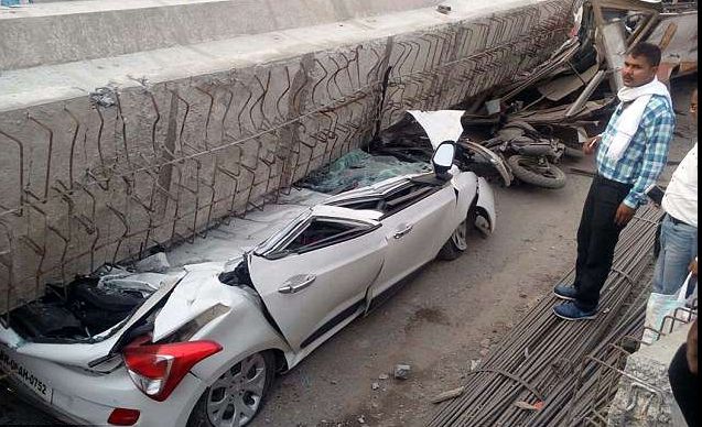 Catastrofă. Cel puţin 18 morţi după ce un pod s-a prăbuşit peste maşini