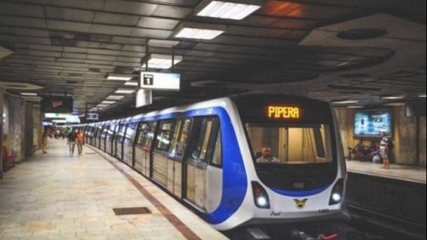Alertă la metrou. Un bărbat a pulverizat gaz lacrimogen. O petardă, aruncată în vagon, la Unirii 2