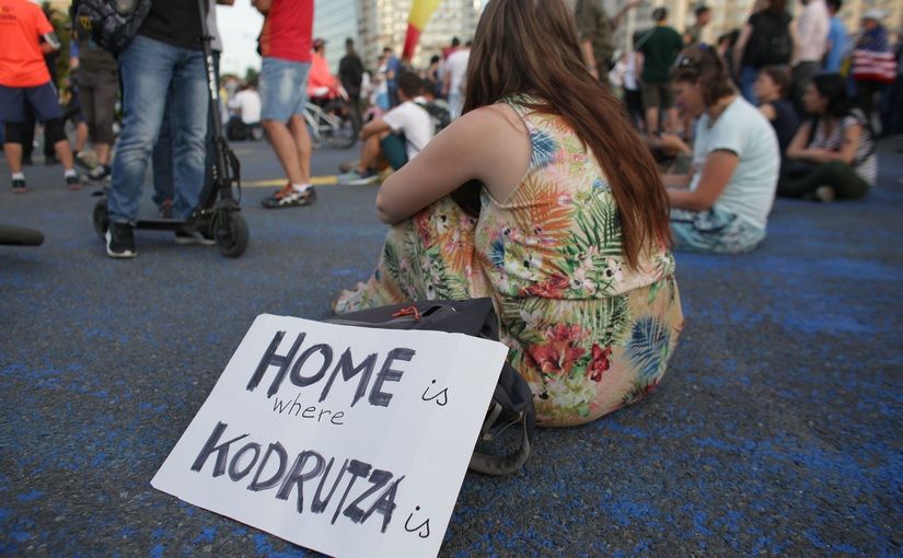 Noi proteste în Piaţa Victoriei, faţă de decizia CCR (VIDEO)