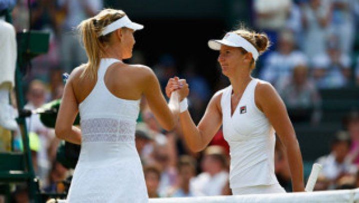 Irina Begu - Maria Şarapova. Irina Begu, umilită de Şarapova în setul 2. A pierdut meciul 5-7, 1-6