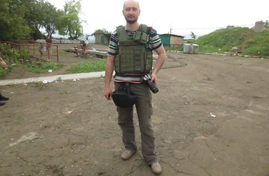 Răsturnare de situaţie: jurnalistul rus "ucis" marţi, de fapt, trăieşte!