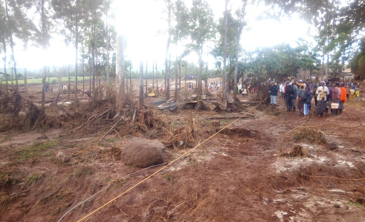 Zeci de morţi şi dispăruţi după ce un baraj s-a rupt