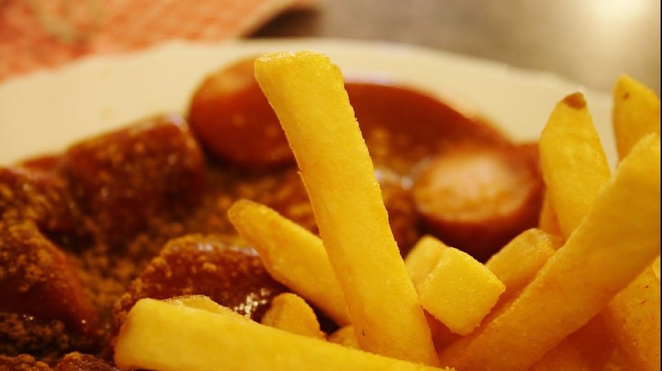 Te poți îngrășa după o masă copioasă? Nutriționiștii dezvăluie adevărul