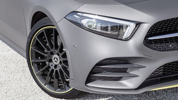 Mercedes. Atenţie, şoferii care conduceţi Mercedes! Maşini rechemate în service