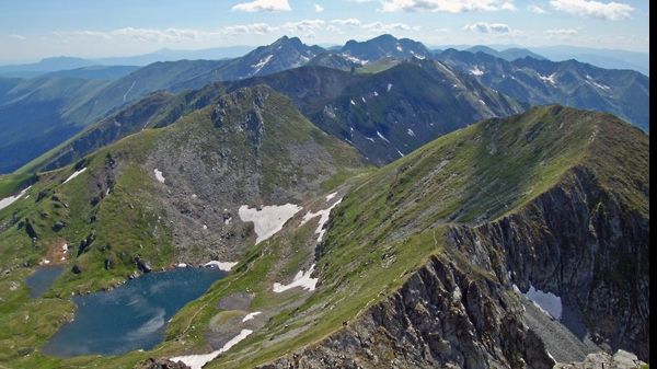 Zece turiști străini, rătăciți în Munții Făgăras. Unul dintre aceștia este rănit