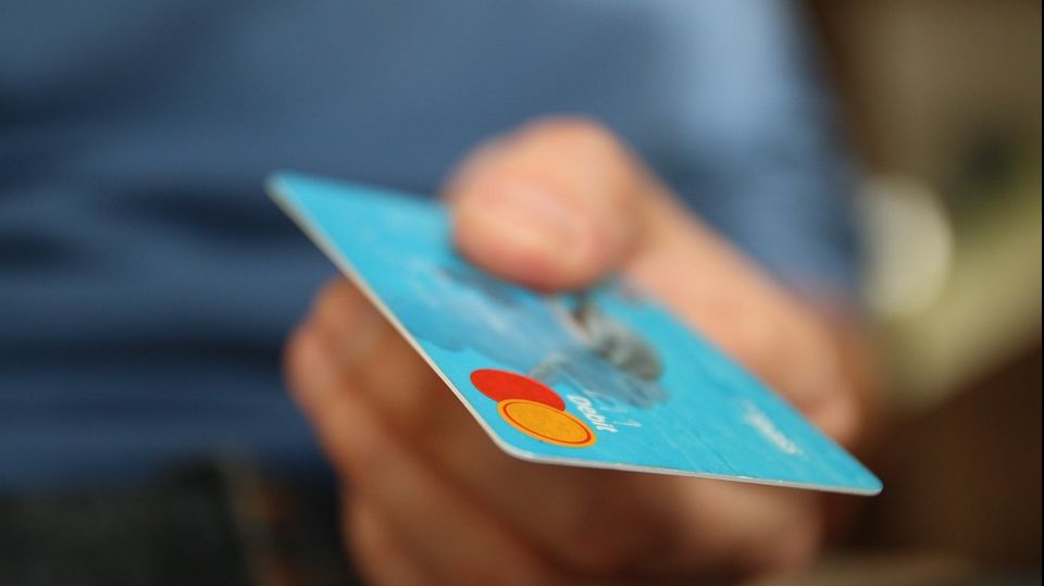 Cele două situații în care n-ar trebui să plătești cash