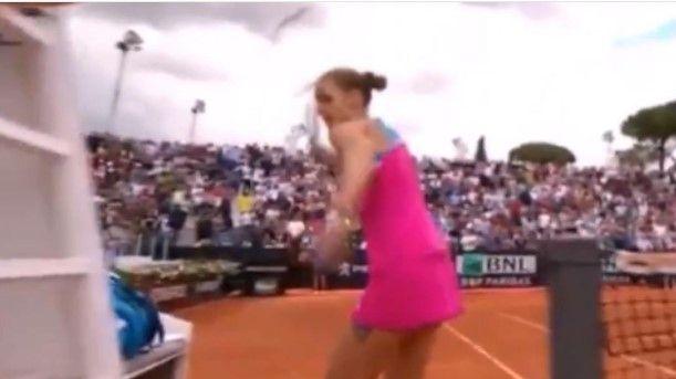 Pliskova, criză de nervi pe teren, s-a răzbunat pe arbitru cu racheta