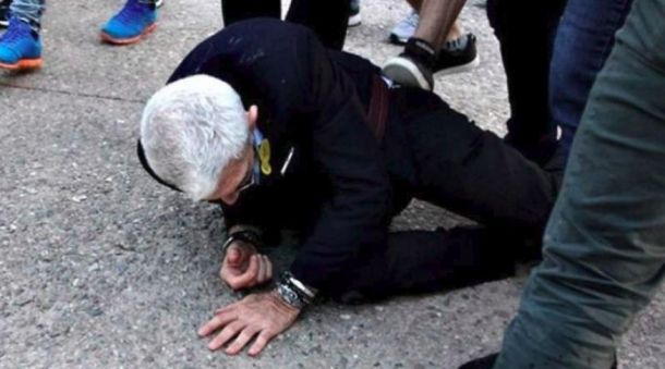 Un primar a fost bătut crunt pe stradă de locuitori. Care e motivul