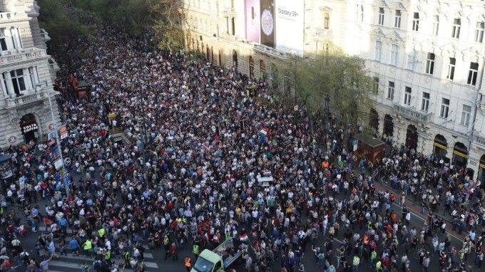 Proteste de amploare la Budapesta: mii de oameni în stradă